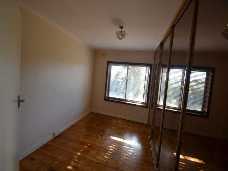 100 Nelson Rd, Valley View SA 5093