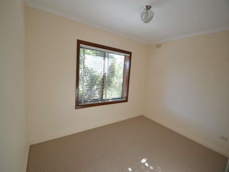 100 Nelson Rd, Valley View SA 5093