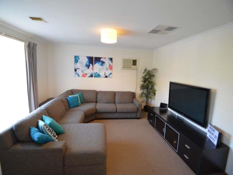 11 Caroline Dr, Paralowie SA 5108