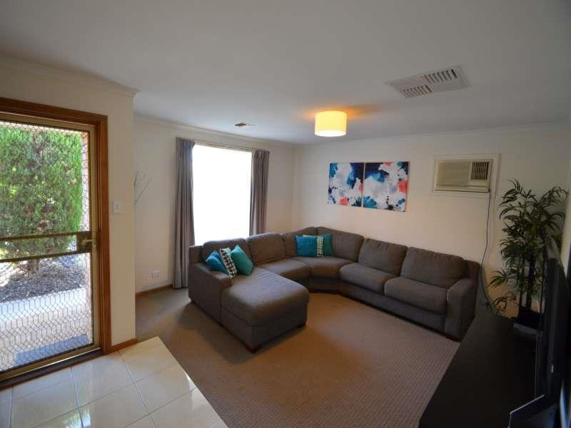 11 Caroline Dr, Paralowie SA 5108