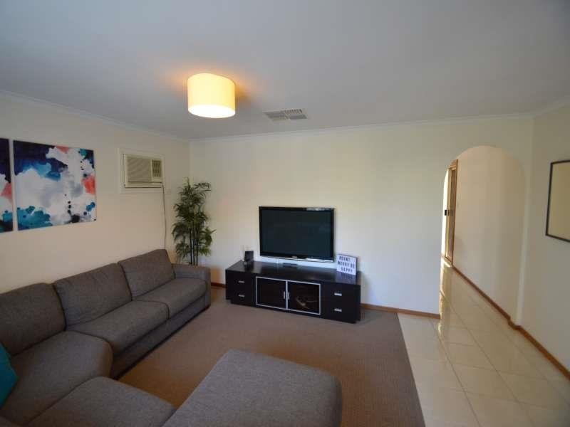 11 Caroline Dr, Paralowie SA 5108