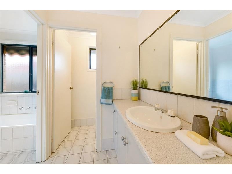 48 Lord Howe Ave, Oakden SA 5086