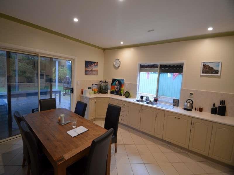 25 Brooklyn Dr, Hallett Cove SA 5158