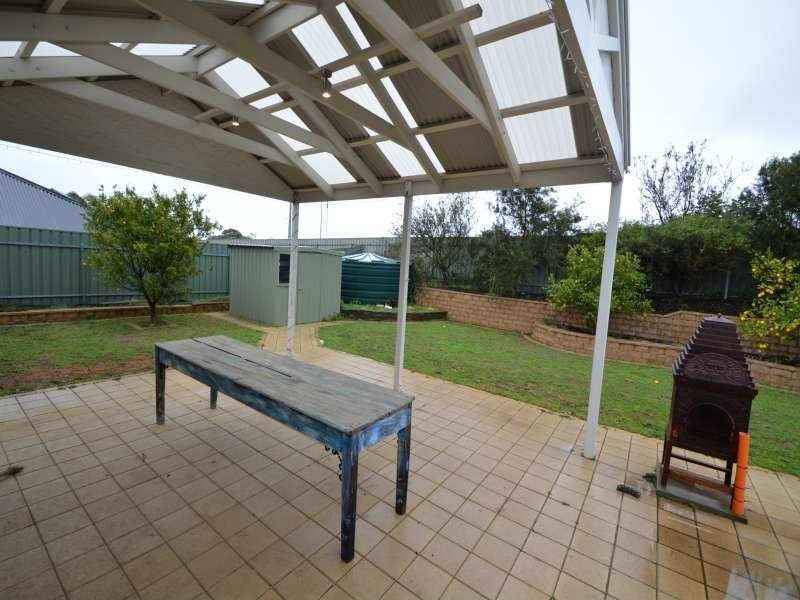 25 Brooklyn Dr, Hallett Cove SA 5158