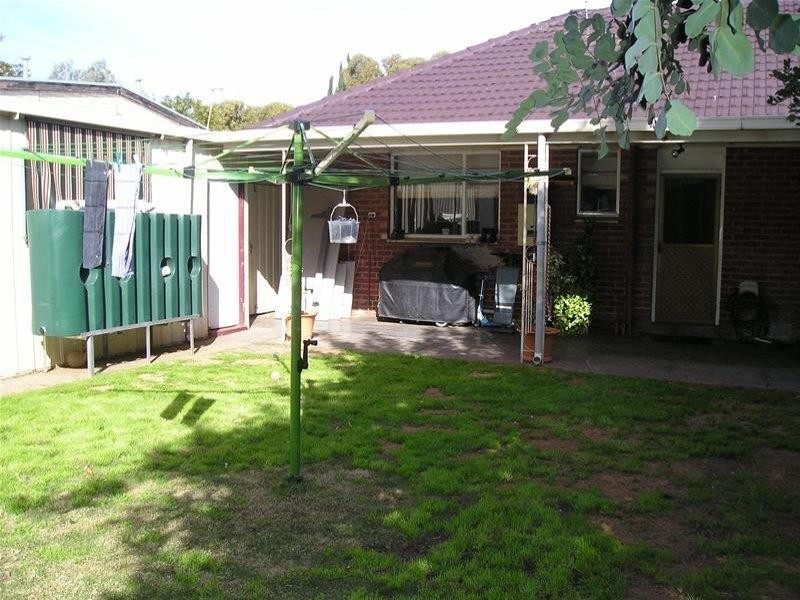 13 Bolton Rd, Para Hills SA 5096