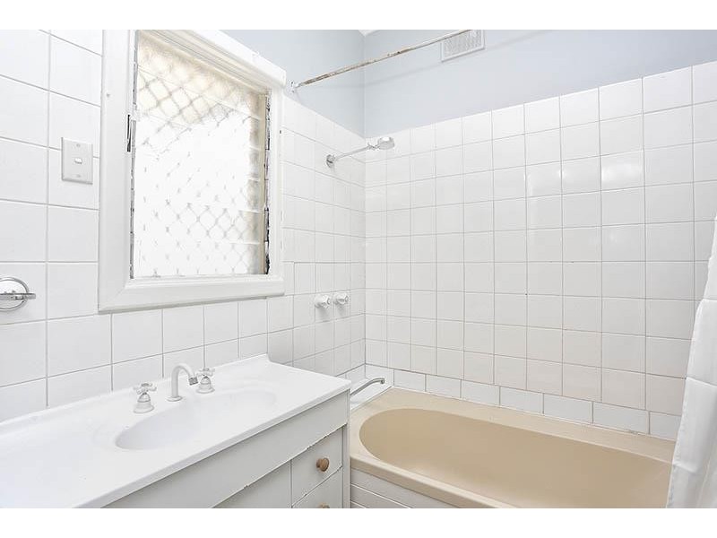 3 Leslie St, Elizabeth East SA 5112