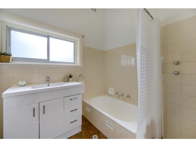 16 Webb St, Queenstown SA 5014