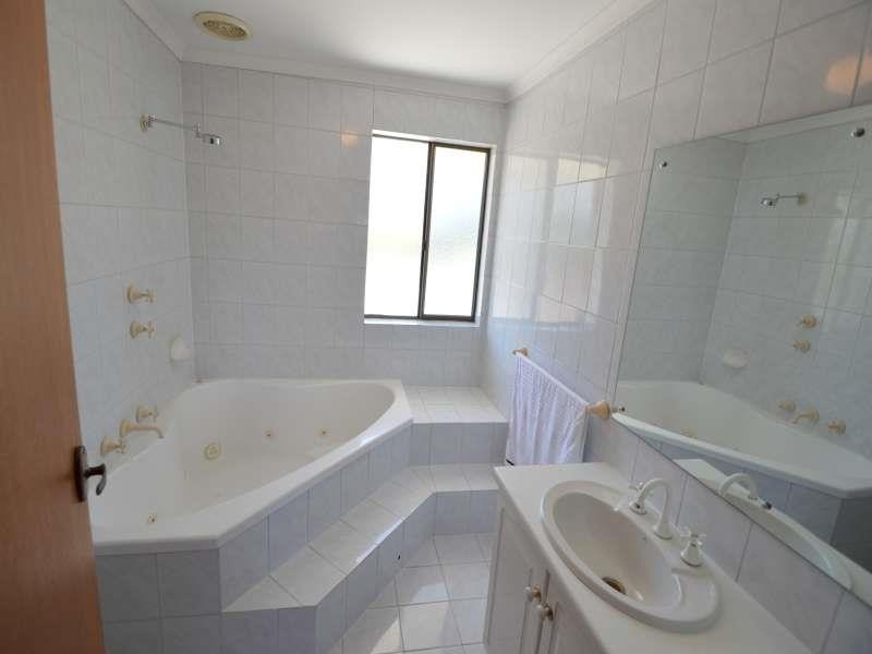 5 Hampton Ct, Hillbank SA 5112