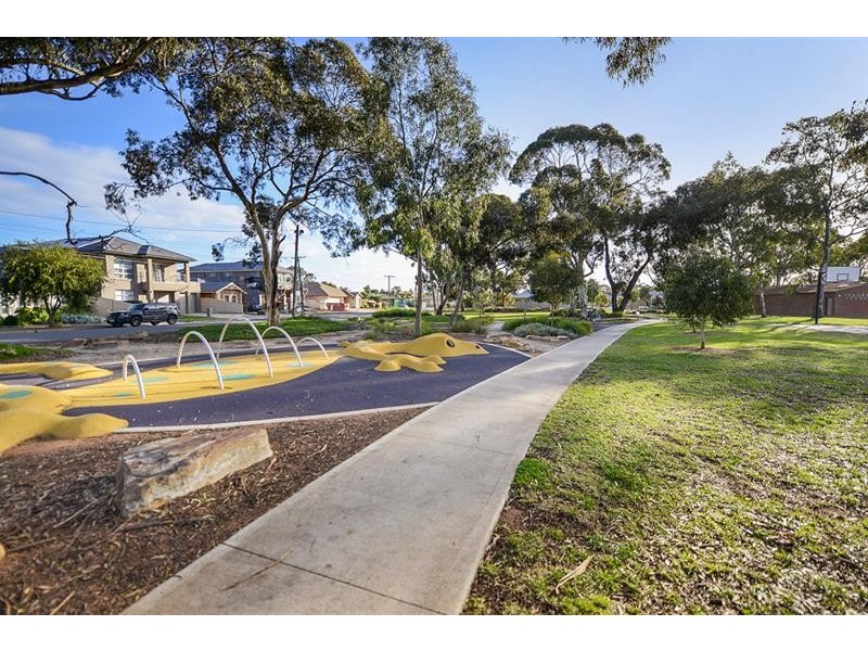 8 Moreshead St, Greenacres SA 5086