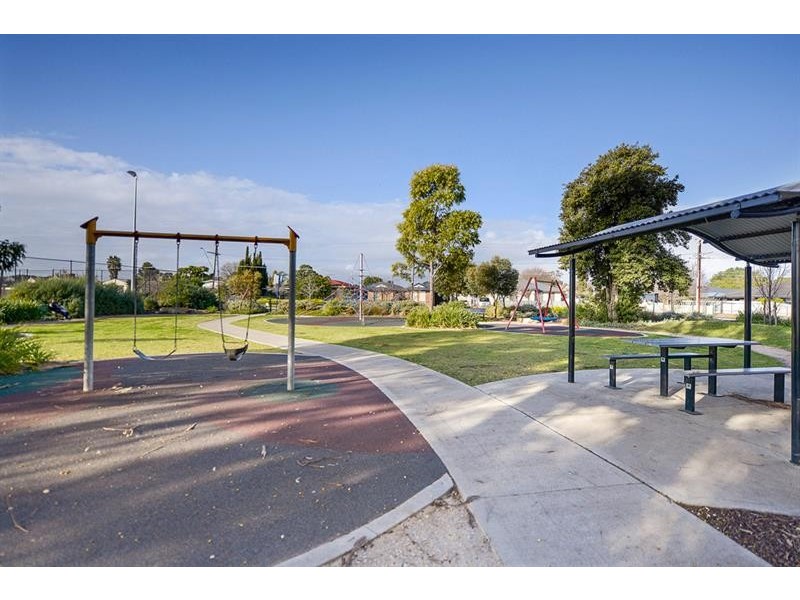 8 Moreshead St, Greenacres SA 5086