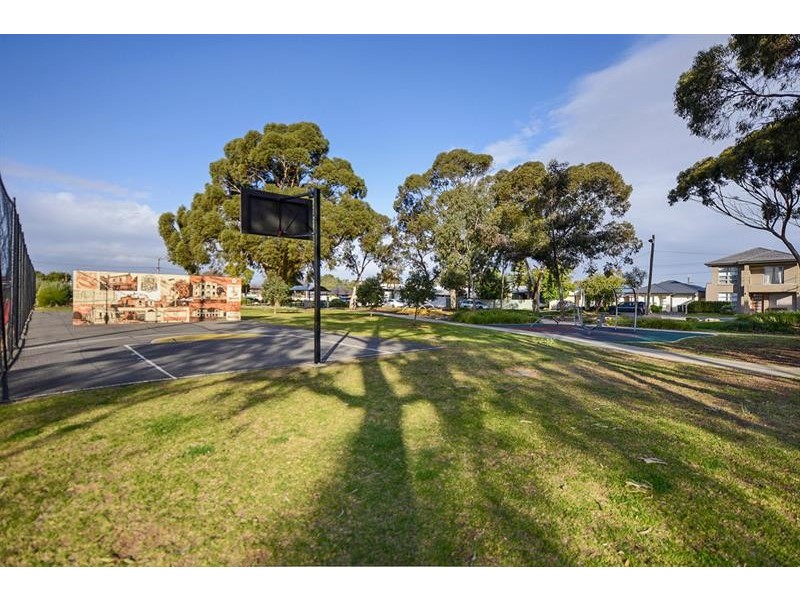 8 Moreshead St, Greenacres SA 5086