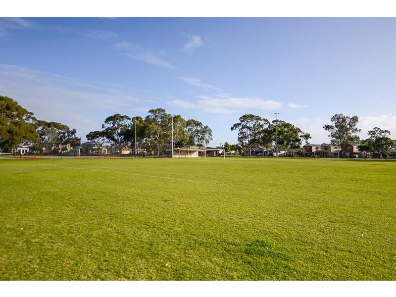 8 Moreshead St, Greenacres SA 5086