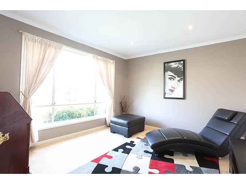 31 Martindale Pl, Walkley Heights SA 5098