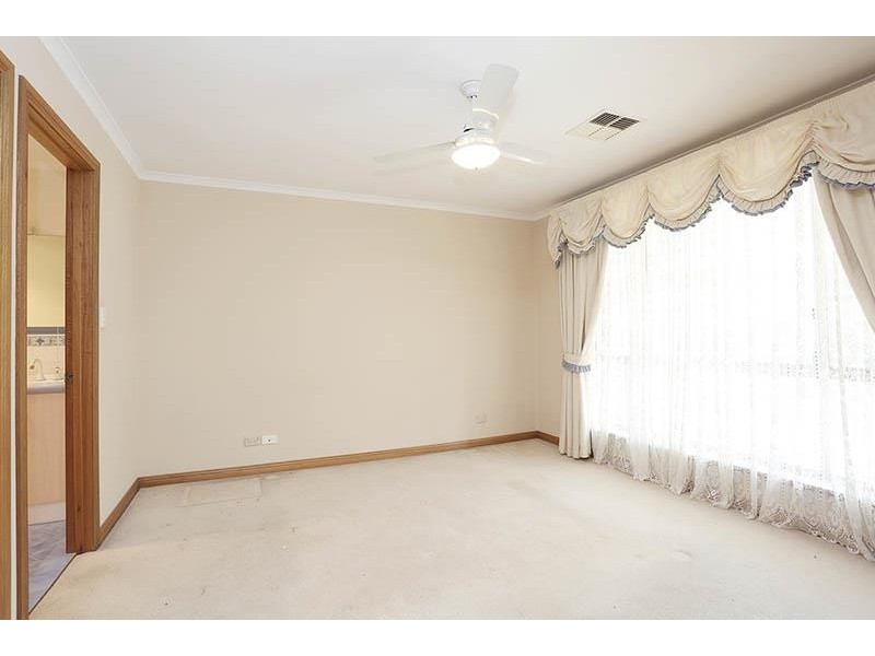 15 Trinity Way, Oakden SA 5086