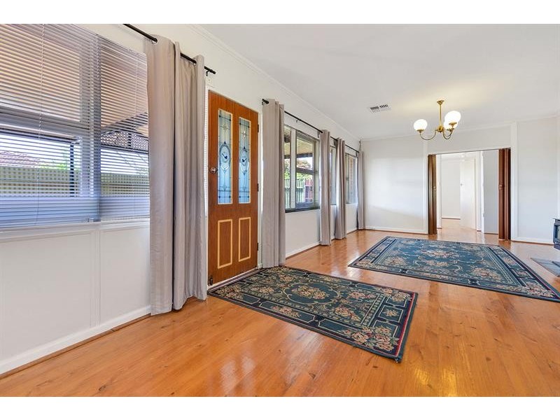 3 Pauls Dr, Valley View SA 5093