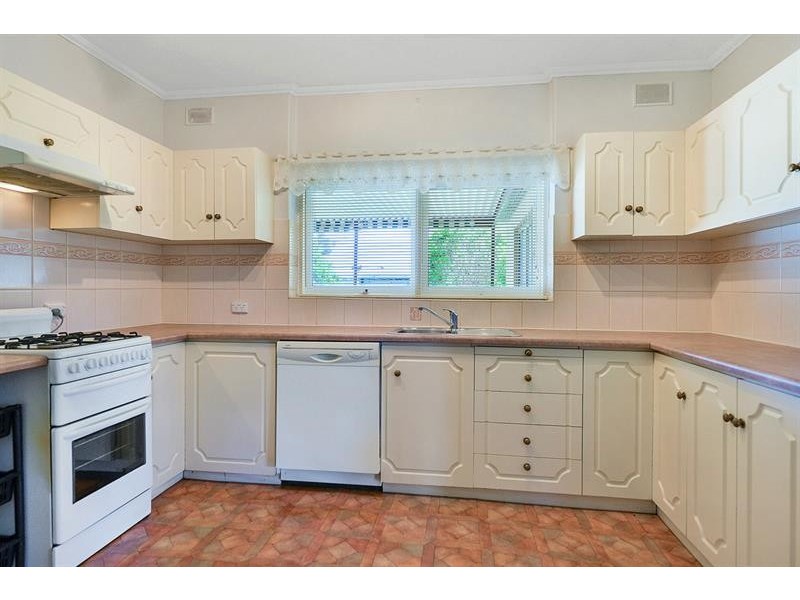 3 Pauls Dr, Valley View SA 5093