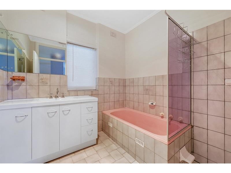 3 Pauls Dr, Valley View SA 5093