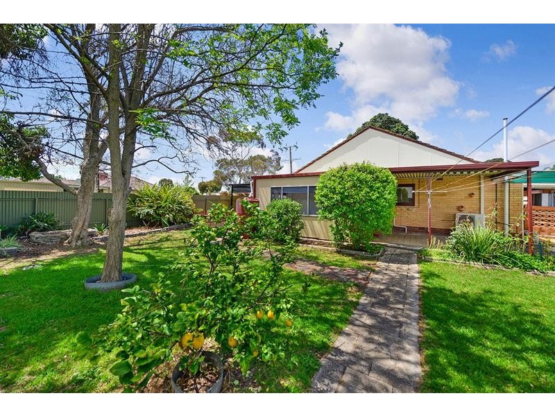 3 Pauls Dr, Valley View SA 5093