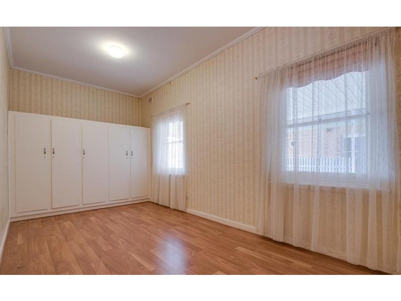 10 Clisby St, Vale Park SA 5081