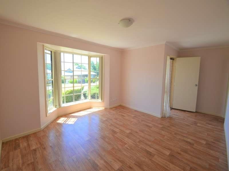 15 Dunbarton Cres, Greenwith SA 5125