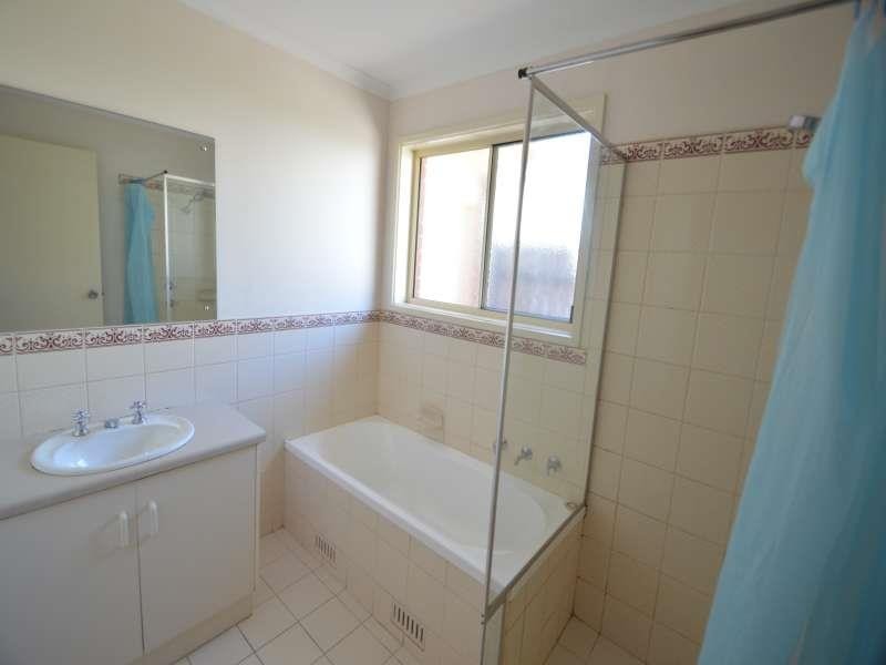 15 Dunbarton Cres, Greenwith SA 5125
