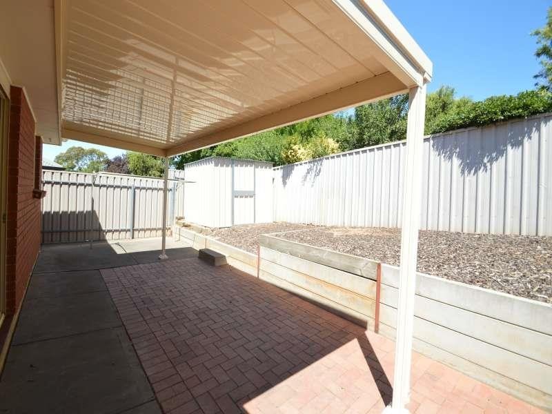 15 Dunbarton Cres, Greenwith SA 5125