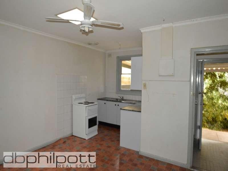 8 Bartlett Street, Elizabeth Downs SA 5113