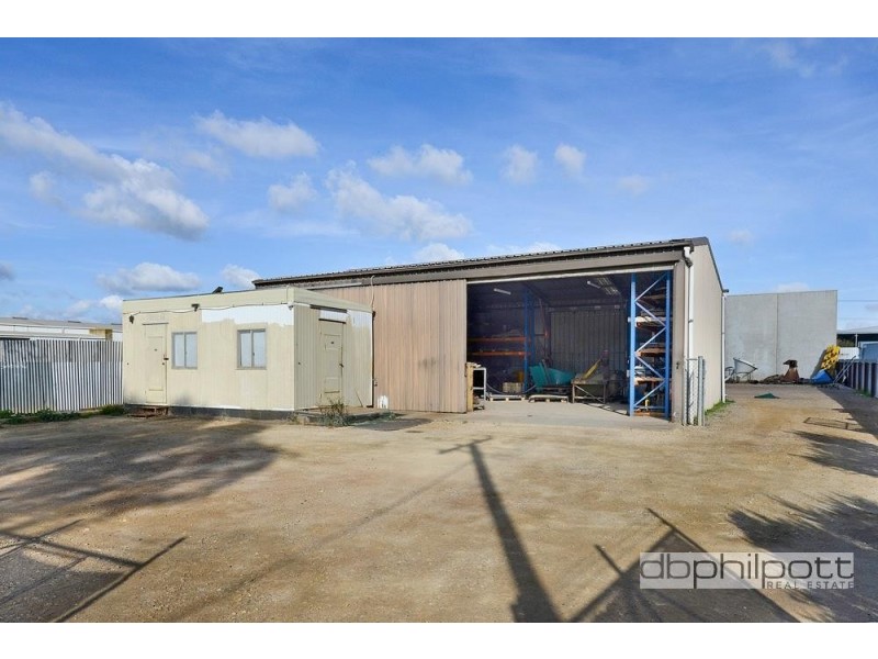 25 Ninth St, Wingfield SA 5013