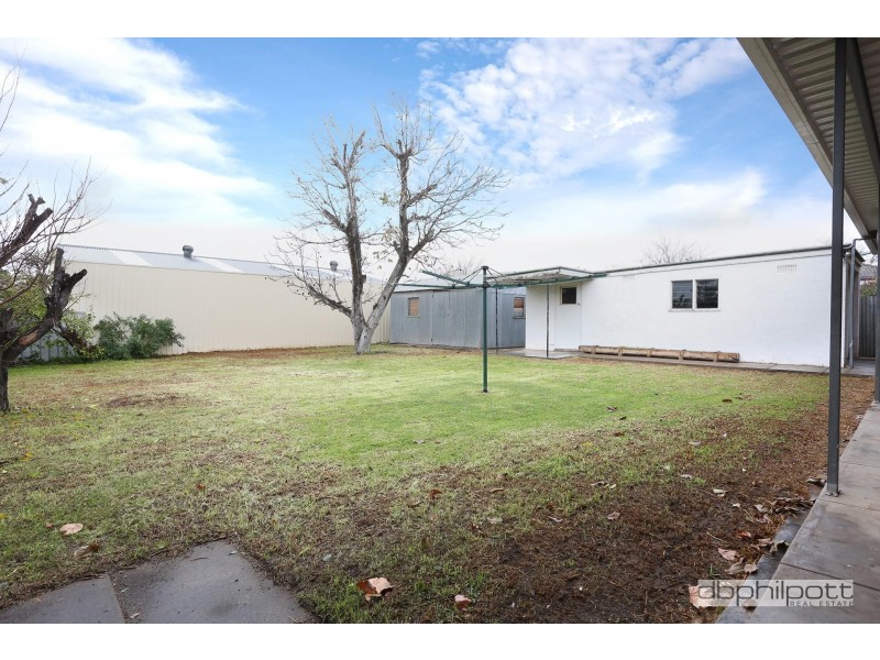 8 Lauder Avenue, Broadview SA 5083