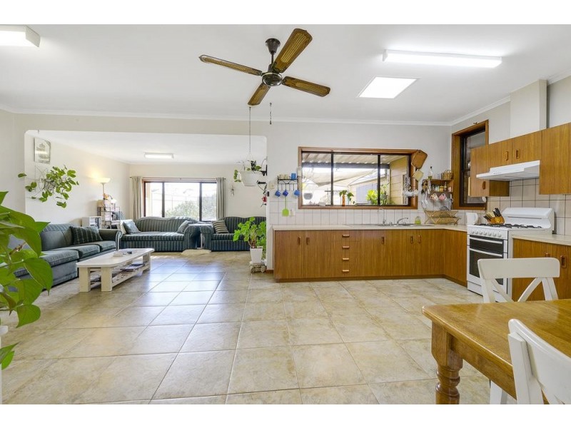 11 Osborne Street, Largs Bay SA 5016