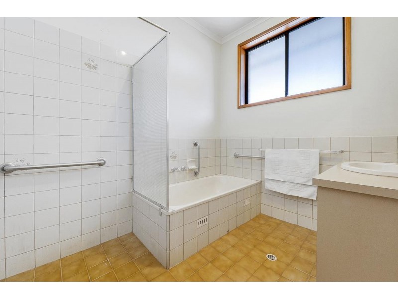 11 Osborne Street, Largs Bay SA 5016