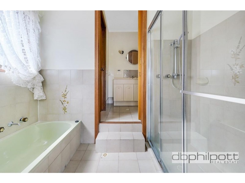 21 Lynore Avenue, Para Hills SA 5096