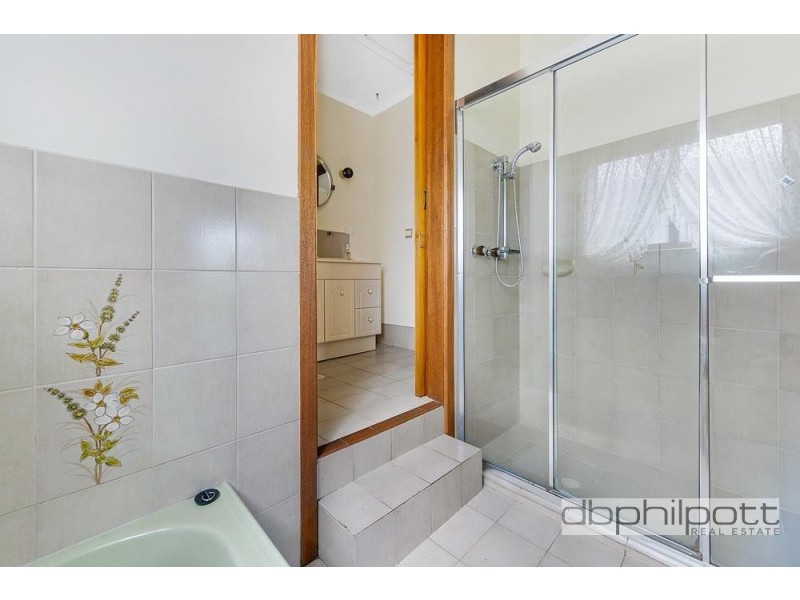 21 Lynore Avenue, Para Hills SA 5096