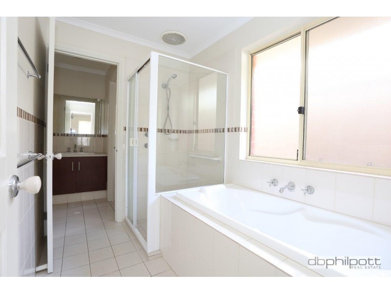 2a St Albans Place, Clearview SA 5085