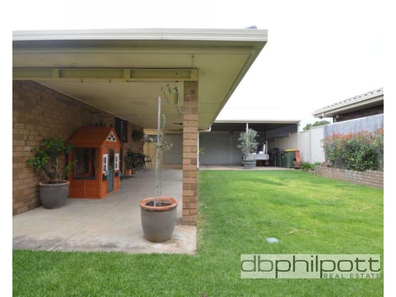8 Fraser  Avenue, St Agnes SA 5097