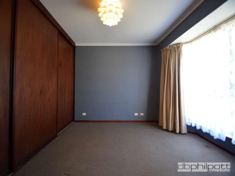 1 Roberts Crescent, Hope Valley SA 5090