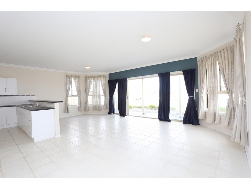 39 Britannia Parade, Hindmarsh Island SA 5214