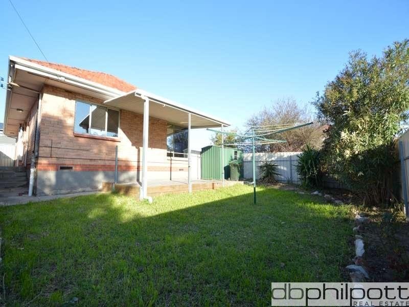 12 Montrose Avenue, Clearview SA 5085