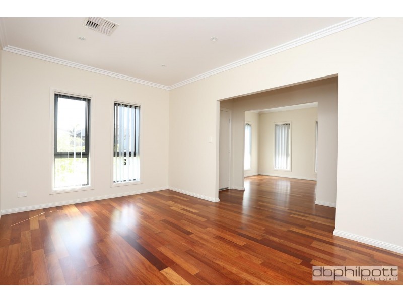 50  Lord Howe Crescent, Mawson Lakes SA 5095