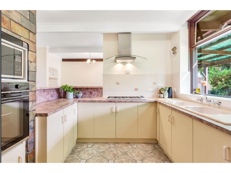 9 Hobart  Crescent, Banksia Park SA 5091