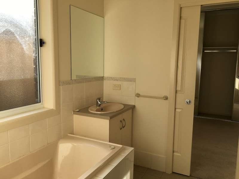 5C Cowra  Crescent, Park Holme SA 5043