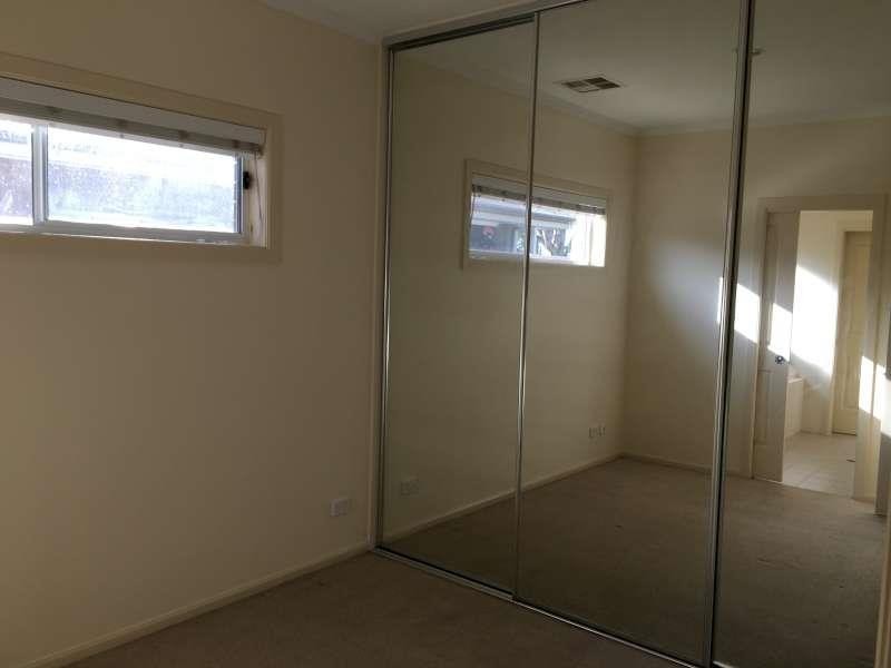 5C Cowra  Crescent, Park Holme SA 5043