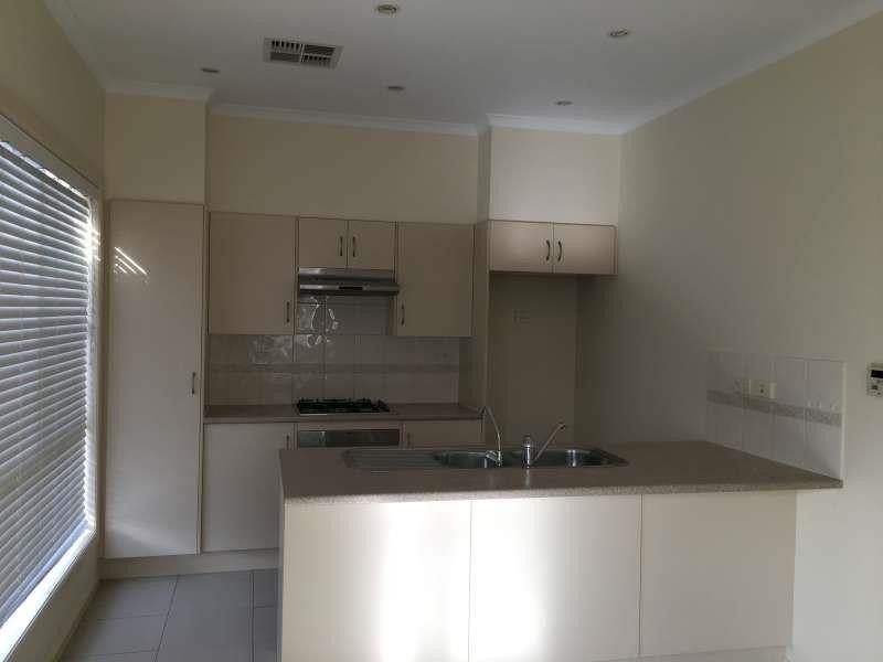 5C Cowra  Crescent, Park Holme SA 5043