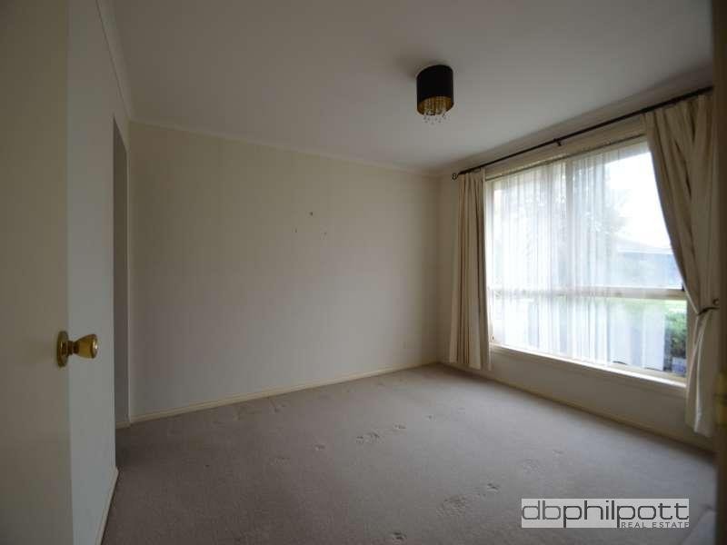 8 Hutton Avenue, Andrews Farm SA 5114