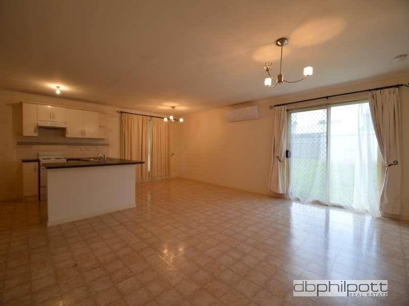 8 Hutton Avenue, Andrews Farm SA 5114