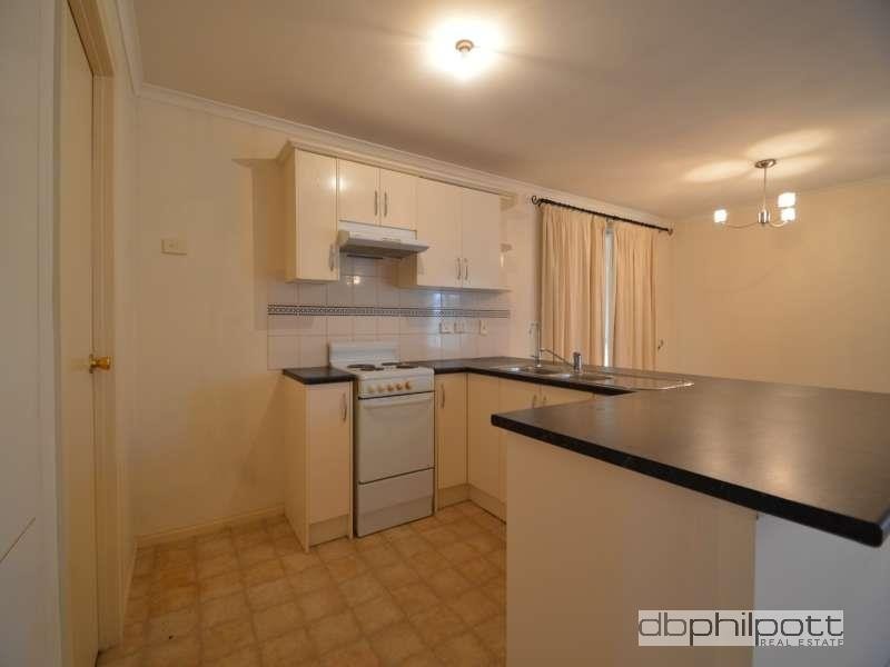 8 Hutton Avenue, Andrews Farm SA 5114