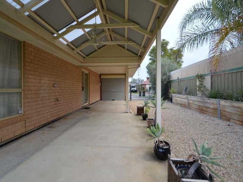 8 Hutton Avenue, Andrews Farm SA 5114