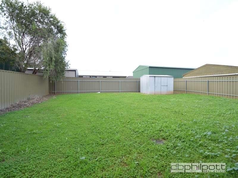 8 Hutton Avenue, Andrews Farm SA 5114