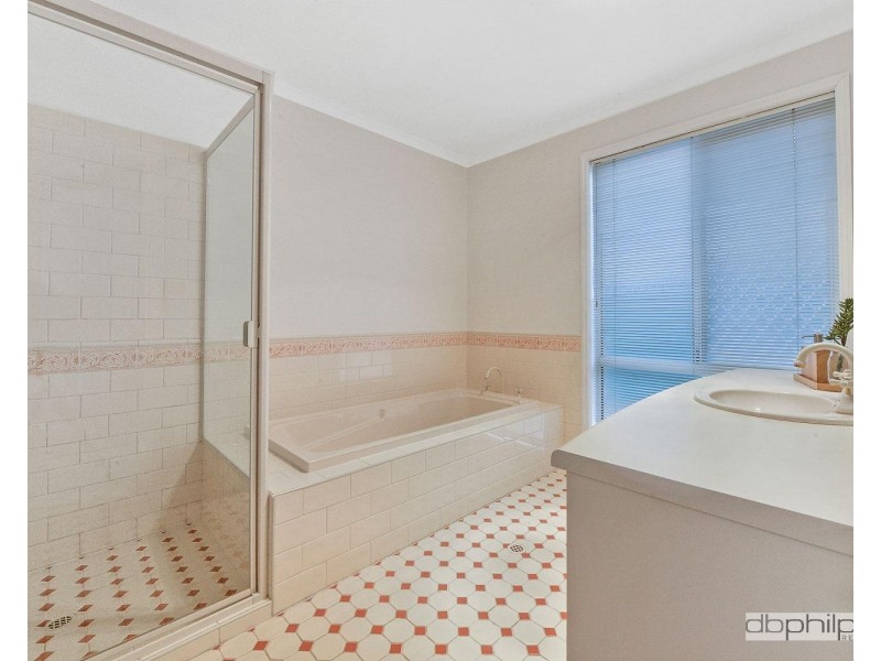 14 Trinity Way, Oakden SA 5086