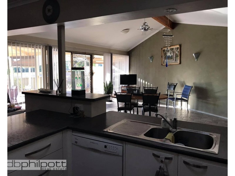 18 Warren Road, Para Vista SA 5093